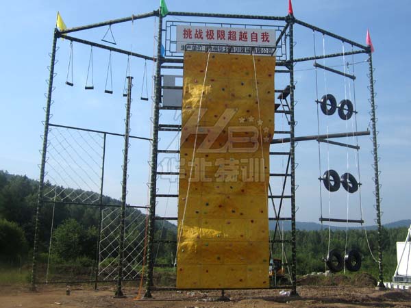 选购攀岩墙产品时需要注意什么事项呢？